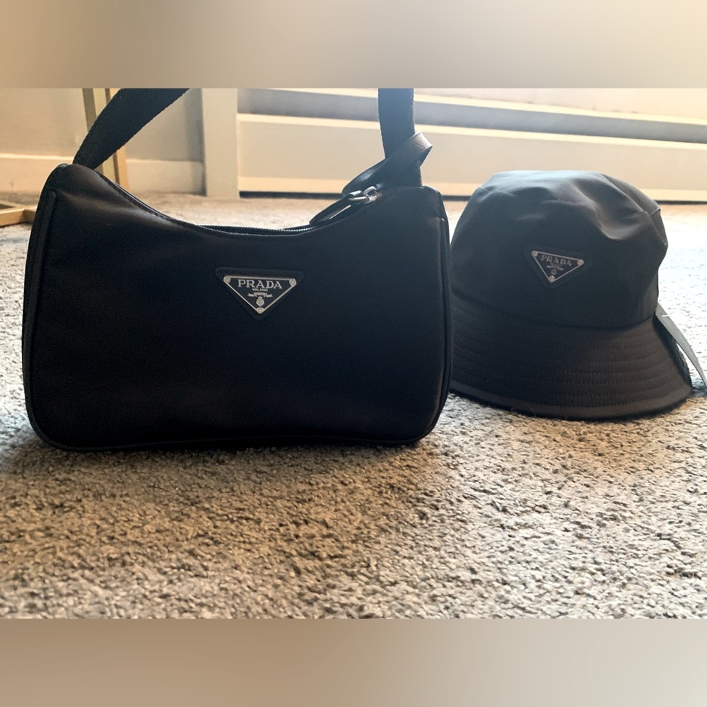 Selling my ‘05 re-edition bag (nylon) and matching bucket hat